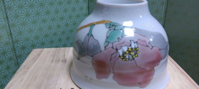 九谷焼の新しい風…椿の花の一服碗