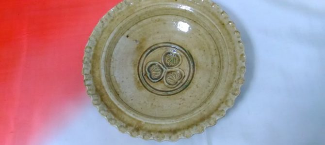 黄瀬戸の皿、葵の紋