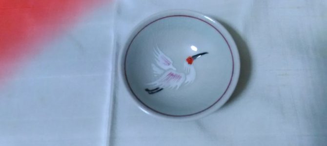 幻の鳥が復活…九谷焼、トキのお猪口
