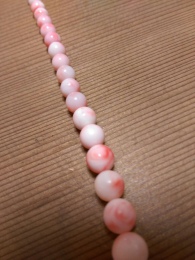 なんとも上品な珊瑚のネックレス…白ピンク